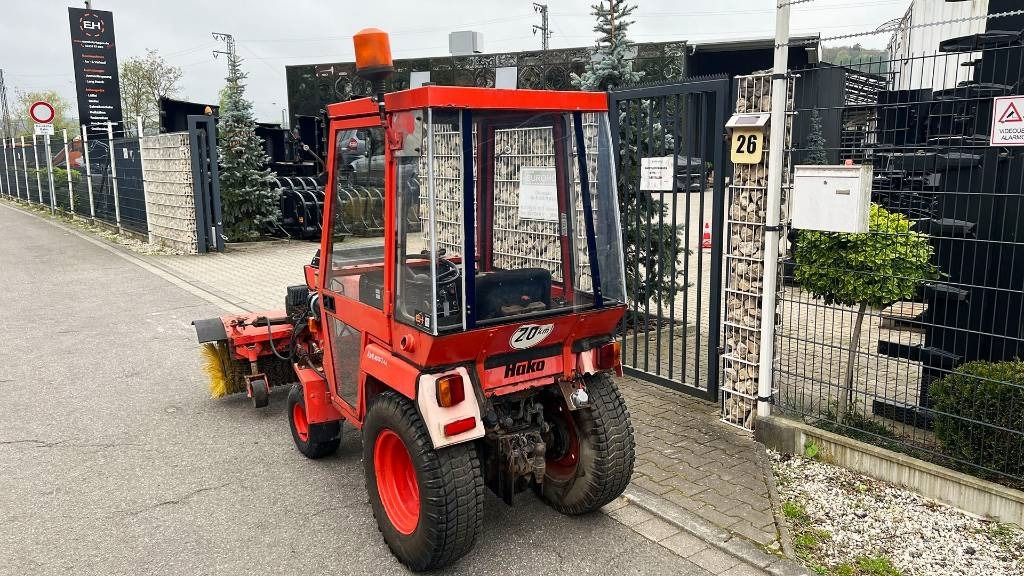 Hako 2300 D Kleintraktor, hyrd. Kehrmaschine, Zapfwelle - Kommunális traktor: 4 kép. Hako 2300 D Kleintraktor, hyrd. Kehrmaschine, Zapfwelle - Kommunális traktor: 4 kép.