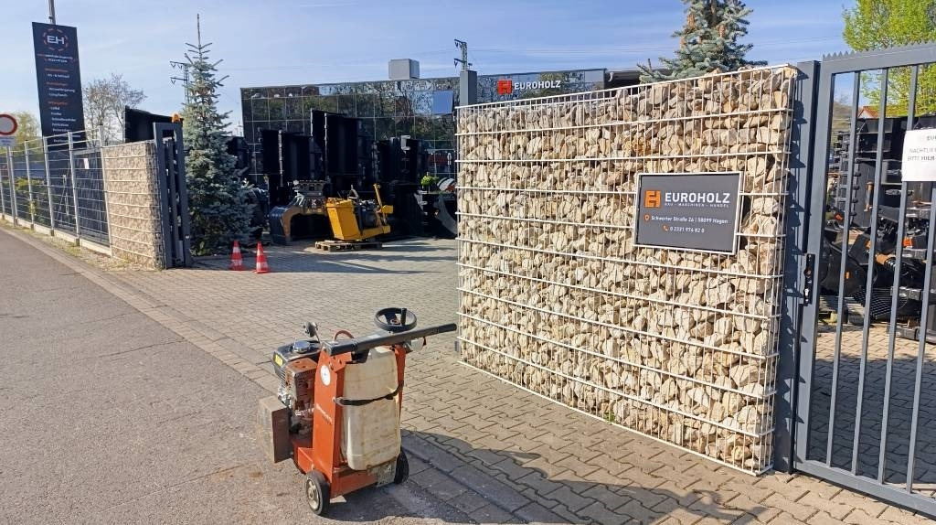 Husqvarna FS 400 LV Fugenschneider Bj 2017 mit Motorproblem - Aszfaltmaró: 1 kép. Husqvarna FS 400 LV Fugenschneider Bj 2017 mit Motorproblem - Aszfaltmaró: 1 kép.