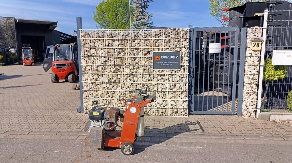Husqvarna FS 400 LV Fugenschneider Bj 2017 mit Motorproblem - Aszfaltmaró: 5 kép. Husqvarna FS 400 LV Fugenschneider Bj 2017 mit Motorproblem - Aszfaltmaró: 5 kép.