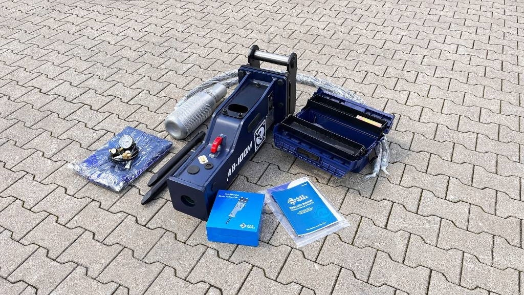 Hydraulikhammer AJCE 100M für MS03 - Hidraulikus törőfej - Építőipari gépek: 1 kép. Hydraulikhammer AJCE 100M für MS03 - Hidraulikus törőfej - Építőipari gépek: 1 kép.