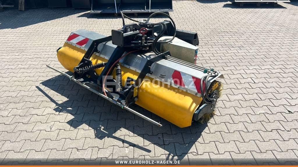 Ferde seprő Kehrmaschine passend Kramer 420 950 2300 mm gebr: 8 kép. Ferde seprő Kehrmaschine passend Kramer 420 950 2300 mm gebr: 8 kép.