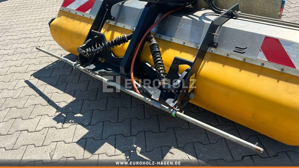 Ferde seprő Kehrmaschine passend Kramer 420 950 2300 mm gebr: 9 kép. Ferde seprő Kehrmaschine passend Kramer 420 950 2300 mm gebr: 9 kép.