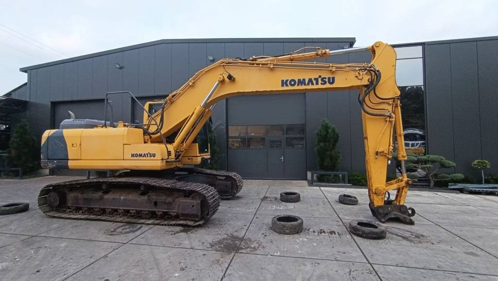 Komatsu Kettenbagger PC 210-8 mit CW 40 hydr. Kima, Kamera - Lánctalpas kotró: 2 kép. Komatsu Kettenbagger PC 210-8 mit CW 40 hydr. Kima, Kamera - Lánctalpas kotró: 2 kép.
