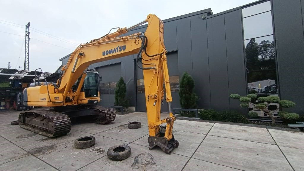 Komatsu Kettenbagger PC 210-8 mit CW 40 hydr. Kima, Kamera - Lánctalpas kotró: 5 kép. Komatsu Kettenbagger PC 210-8 mit CW 40 hydr. Kima, Kamera - Lánctalpas kotró: 5 kép.