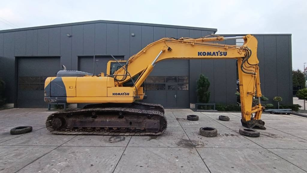 Komatsu Kettenbagger PC 210-8 mit CW 40 hydr. Kima, Kamera - Lánctalpas kotró: 1 kép. Komatsu Kettenbagger PC 210-8 mit CW 40 hydr. Kima, Kamera - Lánctalpas kotró: 1 kép.