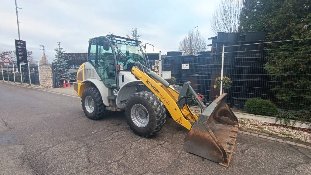 Kramer 680 Allrad, hydr. Schnellwechsler, Frontschaufel - Gumikerekes homlokrakodó: 2 kép. Kramer 680 Allrad, hydr. Schnellwechsler, Frontschaufel - Gumikerekes homlokrakodó: 2 kép.