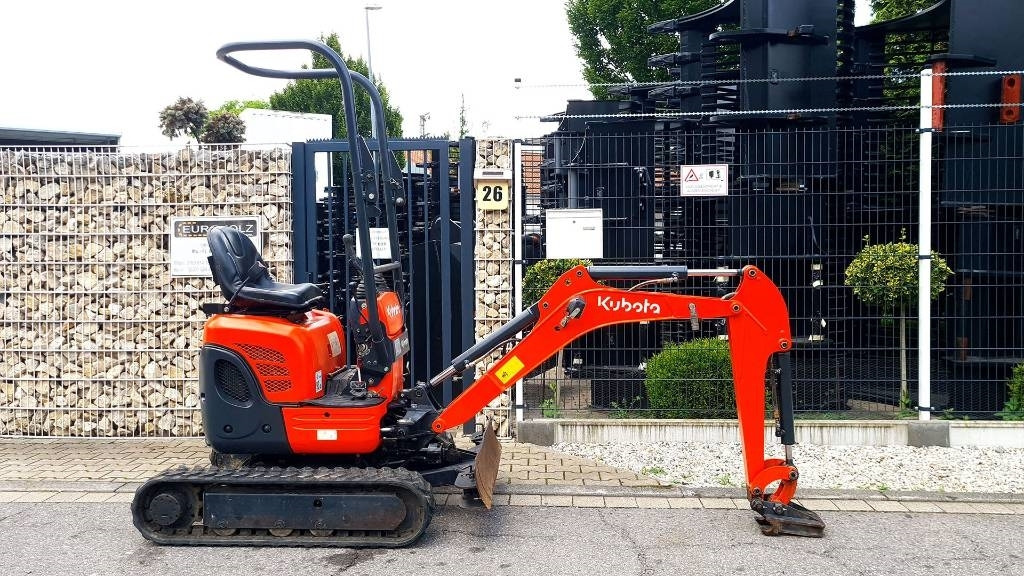 Kubota U 10-3 - Minikotró: 3 kép. Kubota U 10-3 - Minikotró: 3 kép.