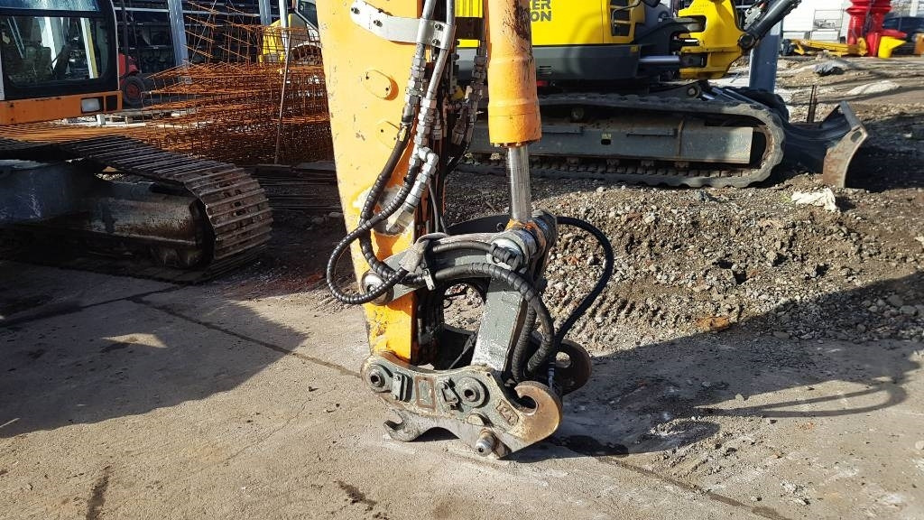 Liebherr Kettenbagger R924B HDSL Litronic, SW48 Likufix - Lánctalpas kotró: 3 kép. Liebherr Kettenbagger R924B HDSL Litronic, SW48 Likufix - Lánctalpas kotró: 3 kép.