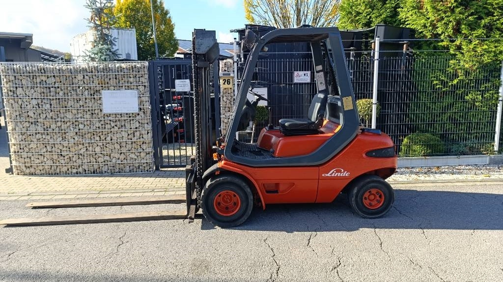 Linde H 30 D, Duplex, Zusatzhydraulik, Palettengabel - Dízel targonca: 4 kép. Linde H 30 D, Duplex, Zusatzhydraulik, Palettengabel - Dízel targonca: 4 kép.