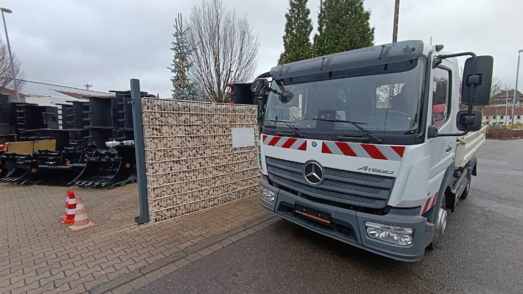 Mercedes-Benz Atego 821, Meiller, 3-Seiten-Kipper, Automatik - Billenőplatós teherautó: 2 kép. Mercedes-Benz Atego 821, Meiller, 3-Seiten-Kipper, Automatik - Billenőplatós teherautó: 2 kép.