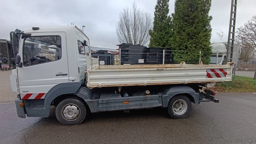 Mercedes-Benz Atego 821, Meiller, 3-Seiten-Kipper, Automatik - Billenőplatós teherautó: 1 kép. Mercedes-Benz Atego 821, Meiller, 3-Seiten-Kipper, Automatik - Billenőplatós teherautó: 1 kép.