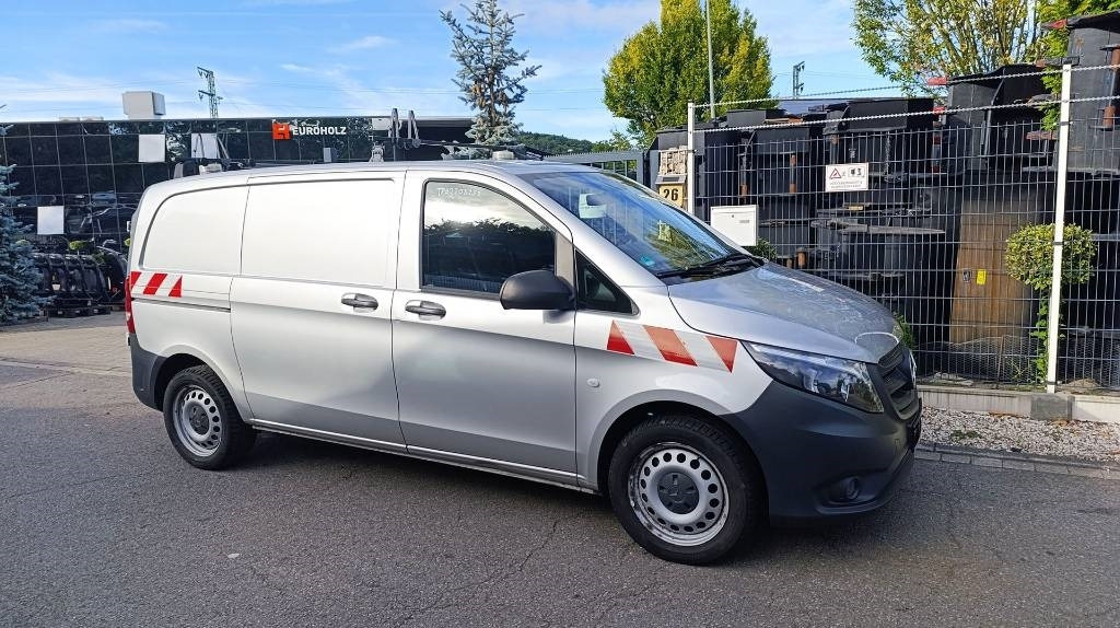 Mercedes-Benz Vito 114 CDI Allrad-Werkstattschränke-Standheizung - Dobozos kisteherautó: 3 kép. Mercedes-Benz Vito 114 CDI Allrad-Werkstattschränke-Standheizung - Dobozos kisteherautó: 3 kép.