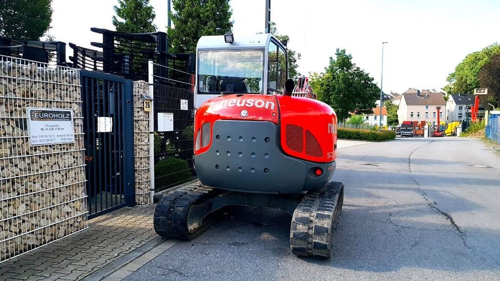 Neuson 50 Z 3 RD - Minikotró: 2 kép. Neuson 50 Z 3 RD - Minikotró: 2 kép.