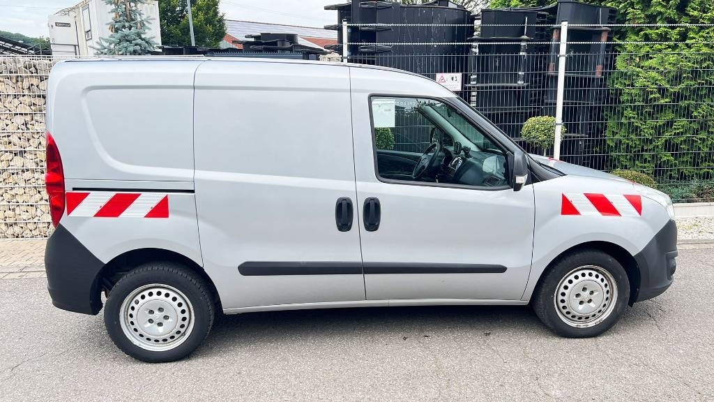 Opel Combo, 1.3 CDTi, Kastenwagen, Klima, PDC - Dobozos kisteherautó: 2 kép. Opel Combo, 1.3 CDTi, Kastenwagen, Klima, PDC - Dobozos kisteherautó: 2 kép.