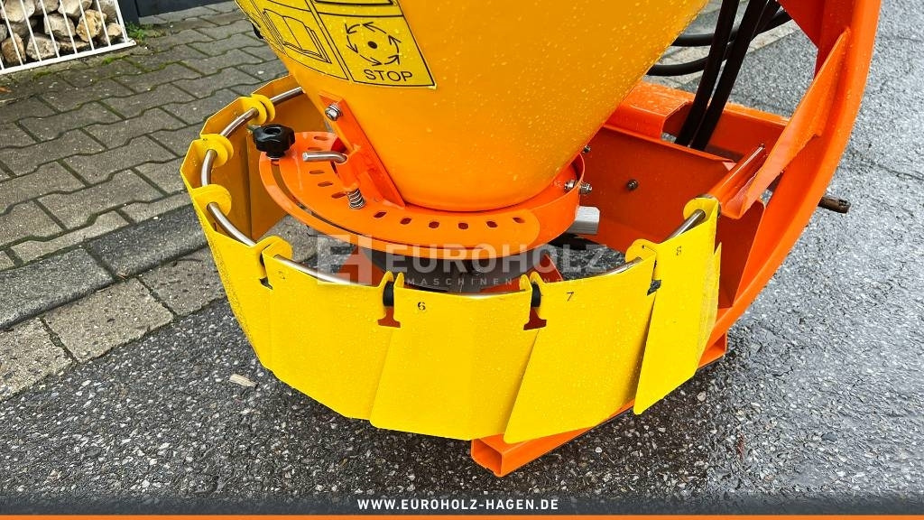 Salzstreuer Sandstreuer PS-250M Dreipunktaufnahme - Homok-/ Sószóró - Többcélú/ Speciális jármű: 5 kép. Salzstreuer Sandstreuer PS-250M Dreipunktaufnahme - Homok-/ Sószóró - Többcélú/ Speciális jármű: 5 kép.