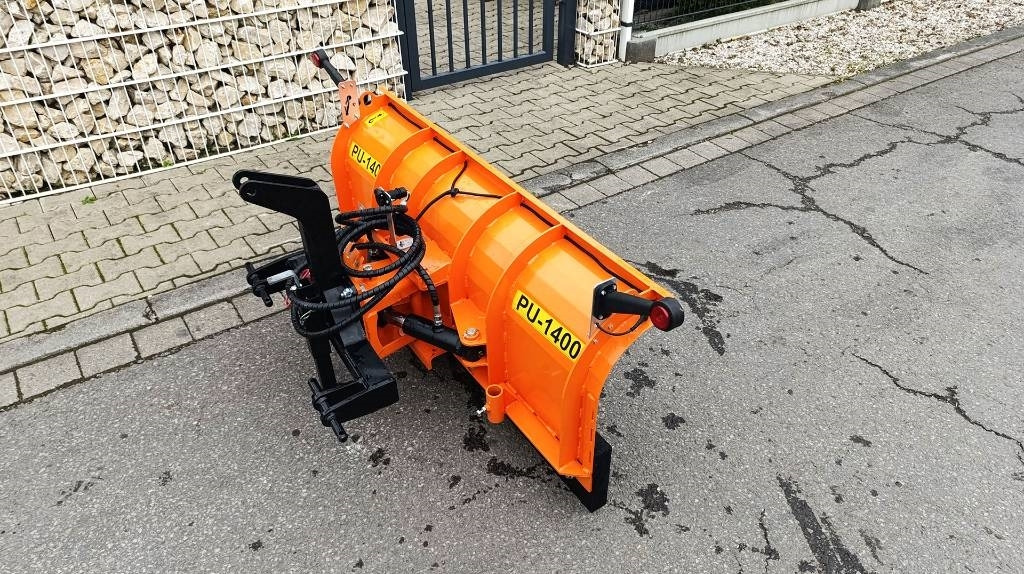 Schneeschild PU 1400 Radlader Dreipunktaufnahme  - Hóeke - Mezőgazdasági gépek: 4 kép. Schneeschild PU 1400 Radlader Dreipunktaufnahme  - Hóeke - Mezőgazdasági gépek: 4 kép.