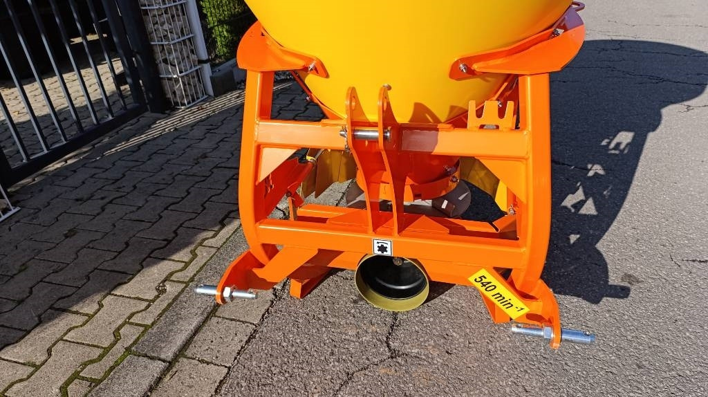 Tellerstreuer, Sand- und Salzstreuer, Winterdienst - Homok-/ Sószóró: 3 kép. Tellerstreuer, Sand- und Salzstreuer, Winterdienst - Homok-/ Sószóró: 3 kép.