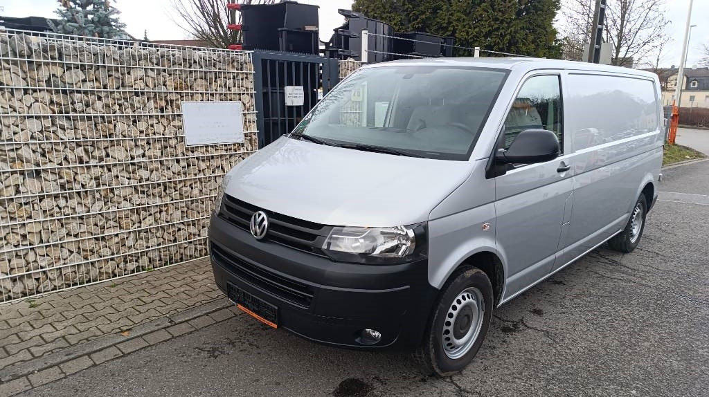 Volkswagen T5 2.0 TDI, Transporter, Kasten, Werkstattschränke  - Dobozos kisteherautó: 2 kép. Volkswagen T5 2.0 TDI, Transporter, Kasten, Werkstattschränke  - Dobozos kisteherautó: 2 kép.