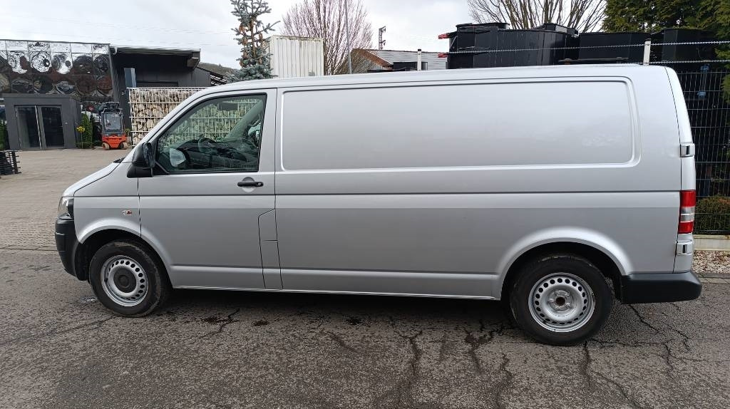 Volkswagen T5 2.0 TDI, Transporter, Kasten, Werkstattschränke  - Dobozos kisteherautó: 4 kép. Volkswagen T5 2.0 TDI, Transporter, Kasten, Werkstattschränke  - Dobozos kisteherautó: 4 kép.