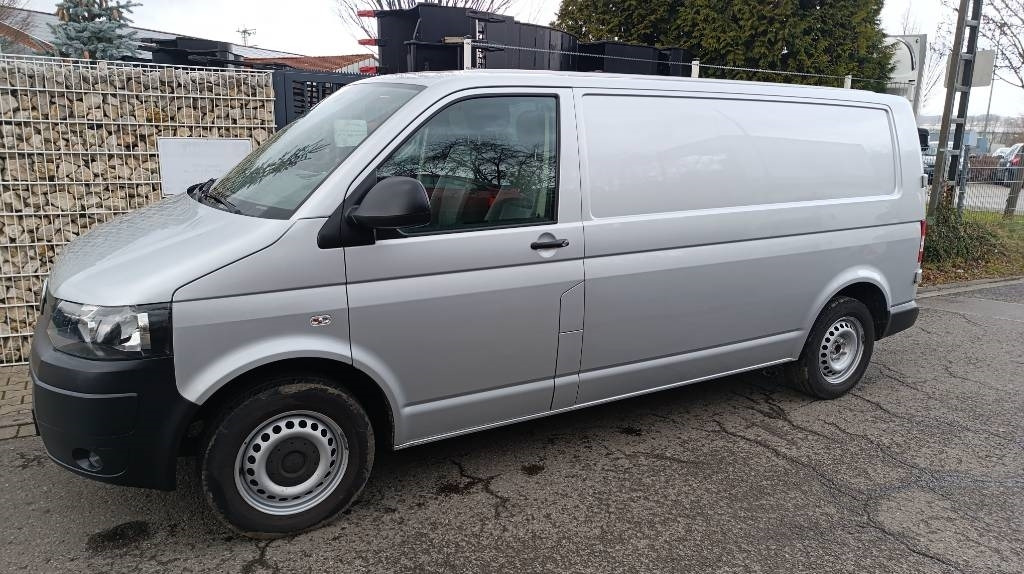 Volkswagen T5 2.0 TDI, Transporter, Kasten, Werkstattschränke  - Dobozos kisteherautó: 3 kép. Volkswagen T5 2.0 TDI, Transporter, Kasten, Werkstattschränke  - Dobozos kisteherautó: 3 kép.