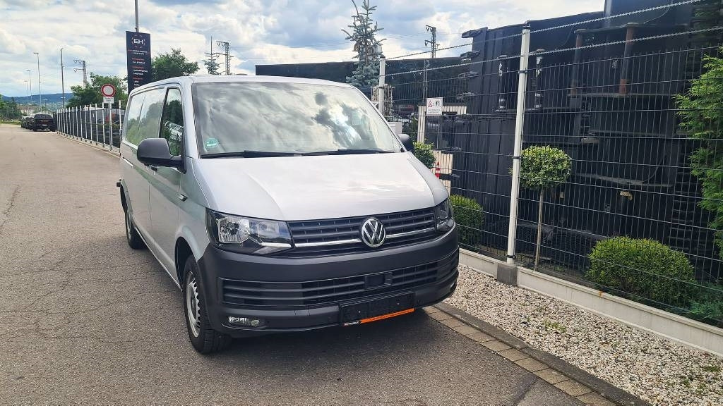 Volkswagen T6 2.0 TDI Kasten- Werkstattwagen, Klima, 3-Sitzer - Kis furgon: 5 kép. Volkswagen T6 2.0 TDI Kasten- Werkstattwagen, Klima, 3-Sitzer - Kis furgon: 5 kép.