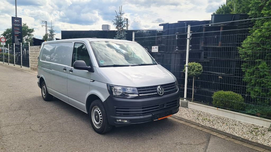 Volkswagen T6 2.0 TDI Kasten- Werkstattwagen, Klima, 3-Sitzer - Kis furgon: 4 kép. Volkswagen T6 2.0 TDI Kasten- Werkstattwagen, Klima, 3-Sitzer - Kis furgon: 4 kép.