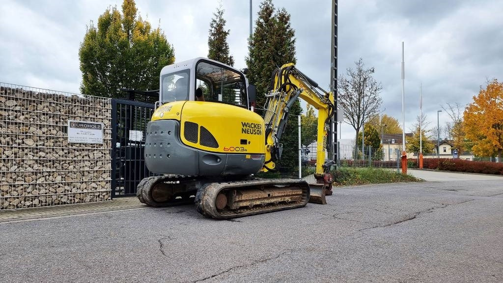 Wacker Neuson Minibagger 6003 RD, Verstellausl., MS08, Powertilt - Minikotró: 5 kép. Wacker Neuson Minibagger 6003 RD, Verstellausl., MS08, Powertilt - Minikotró: 5 kép.