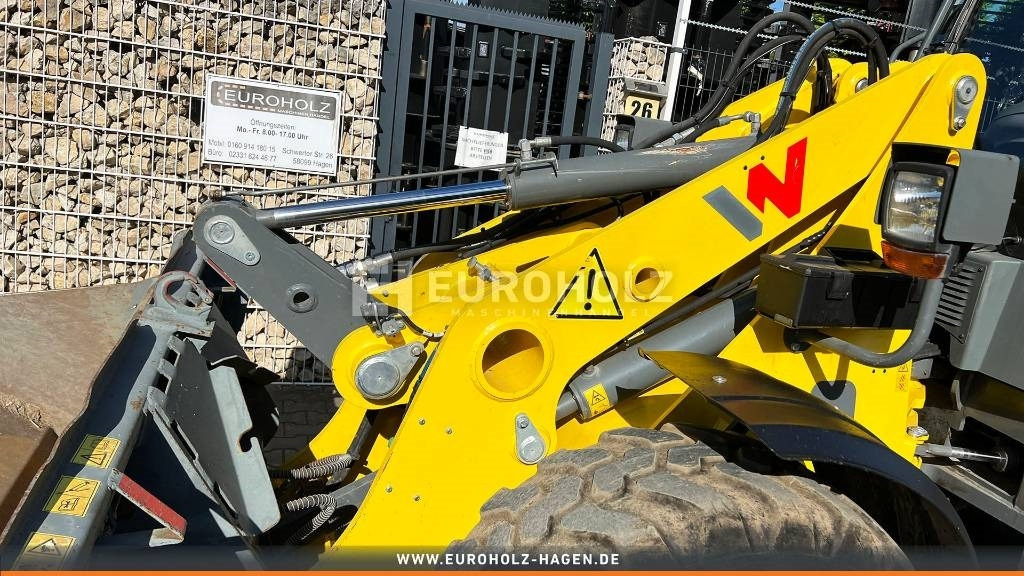 Wacker Neuson WL60 Radlader, hydr. Klappschaufel, 3. Steuerkreis - Gumikerekes homlokrakodó: 5 kép. Wacker Neuson WL60 Radlader, hydr. Klappschaufel, 3. Steuerkreis - Gumikerekes homlokrakodó: 5 kép.