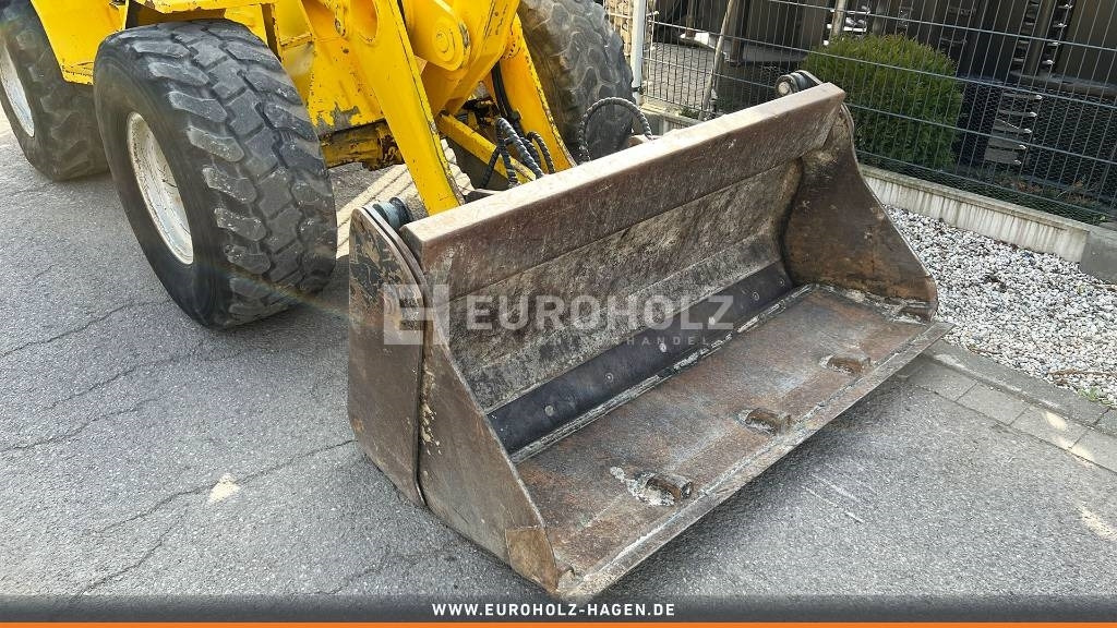 Wacker Radlader WL 4808, Schnellwechsler, Klappschaufel - Gumikerekes homlokrakodó: 4 kép. Wacker Radlader WL 4808, Schnellwechsler, Klappschaufel - Gumikerekes homlokrakodó: 4 kép.