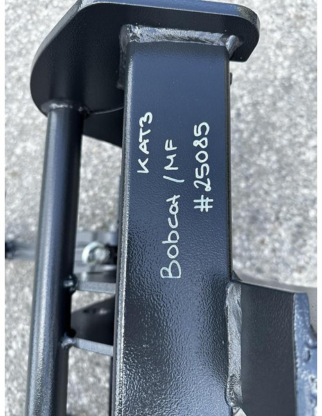Big Adapter Bobcat Teleskoplader auf Dreipunkt Aufnahme - Adapterek: 5 kép. Big Adapter Bobcat Teleskoplader auf Dreipunkt Aufnahme - Adapterek: 5 kép.