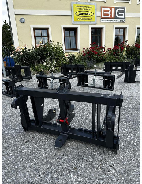 Big Adapter Merlo auf Dreipunkt Aufnahme - Adapterek: 1 kép. Big Adapter Merlo auf Dreipunkt Aufnahme - Adapterek: 1 kép.