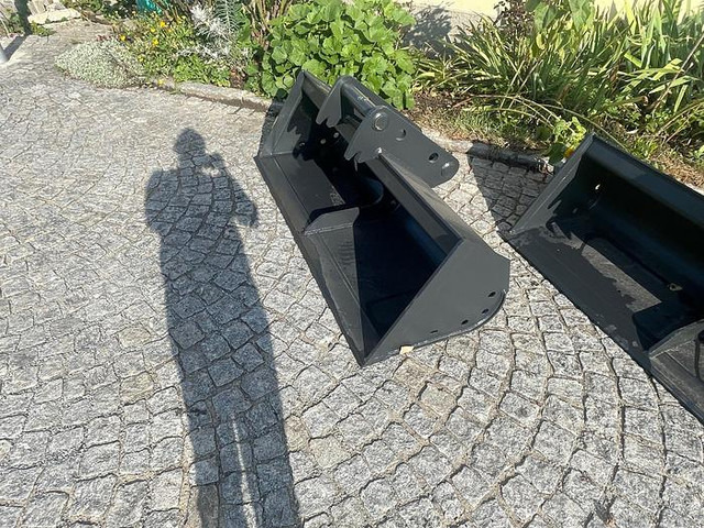 Big Grabenräumlöffel 150 cm mit Lehnhoff MS08 Symlock Aufnahme - Kanál: 2 kép. Big Grabenräumlöffel 150 cm mit Lehnhoff MS08 Symlock Aufnahme - Kanál: 2 kép.