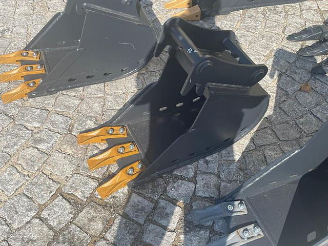 Big Tieflöffel 30 cm mit Lehnhoff MS01 Symlock Aufnahme - Kanál: 1 kép. Big Tieflöffel 30 cm mit Lehnhoff MS01 Symlock Aufnahme - Kanál: 1 kép.