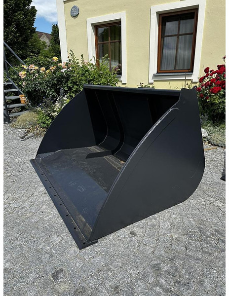 Big Volumenschaufel 200cm mit Liebherr 509 Aufnahme - Kanál: 2 kép. Big Volumenschaufel 200cm mit Liebherr 509 Aufnahme - Kanál: 2 kép.