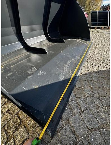 Big Volumenschaufel 250 cm mit Atlas Aufnahme - Kanál: 2 kép. Big Volumenschaufel 250 cm mit Atlas Aufnahme - Kanál: 2 kép.