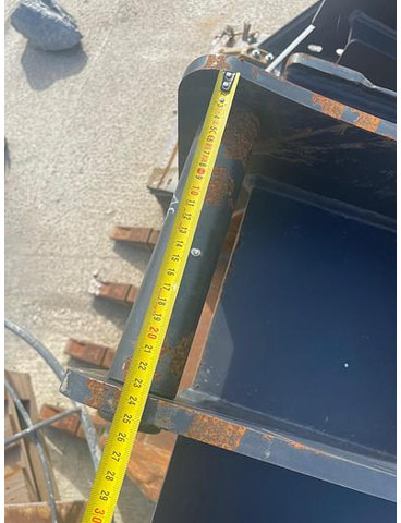 Big Tieflöffel 60 cm mit Martin M10 Aufnahme - Építőipari gépek: 3 kép. Big Tieflöffel 60 cm mit Martin M10 Aufnahme - Építőipari gépek: 3 kép.