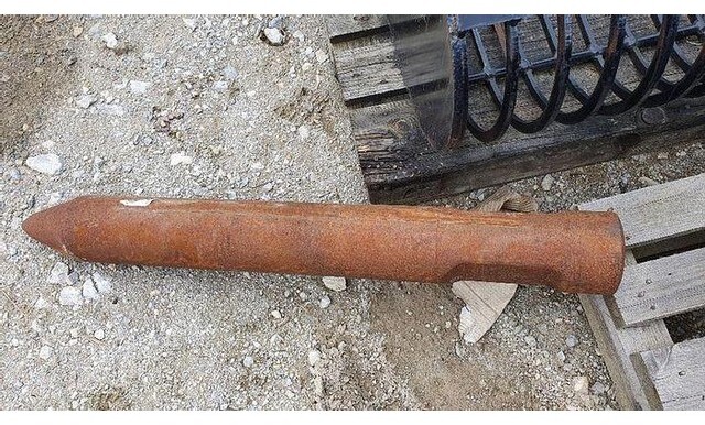 HS 1500/HS 1600 Spitzmeißel - Hidraulikus törőfej: 1 kép. HS 1500/HS 1600 Spitzmeißel - Hidraulikus törőfej: 1 kép.