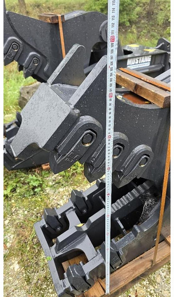 Mustang RH12 Abbruchpulverisierer - Roppantó olló: 5 kép. Mustang RH12 Abbruchpulverisierer - Roppantó olló: 5 kép.