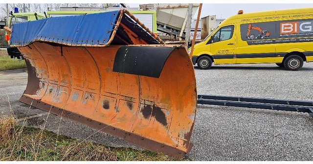 Schilcher SHEA 4104 - Hóeltakarító gép: 1 kép. Schilcher SHEA 4104 - Hóeltakarító gép: 1 kép.