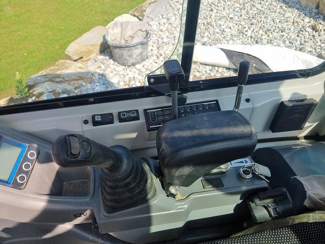 Takeuchi TB216 Minibagger - Minikotró: 5 kép. Takeuchi TB216 Minibagger - Minikotró: 5 kép.