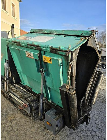 Vögele Super 800 Asphaltfertiger - Aszfaltozó gép: 4 kép. Vögele Super 800 Asphaltfertiger - Aszfaltozó gép: 4 kép.