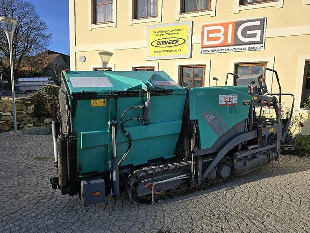 Vögele Super 800 Asphaltfertiger - Aszfaltozó gép: 2 kép. Vögele Super 800 Asphaltfertiger - Aszfaltozó gép: 2 kép.