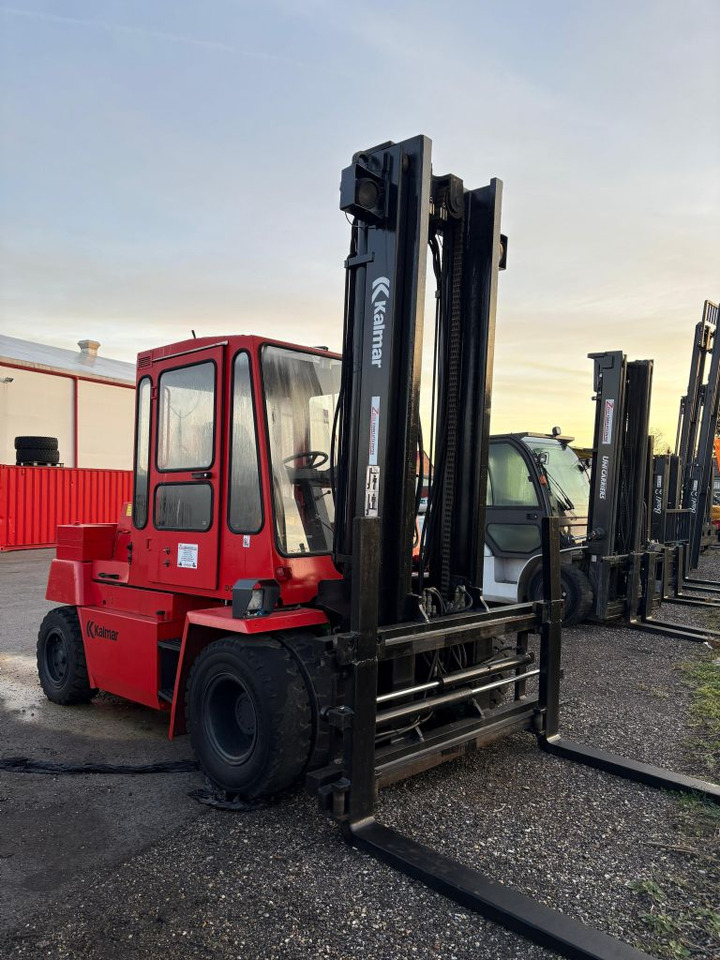 Kalmar DC7-600 - Dízel targonca: 3 kép. Kalmar DC7-600 - Dízel targonca: 3 kép.