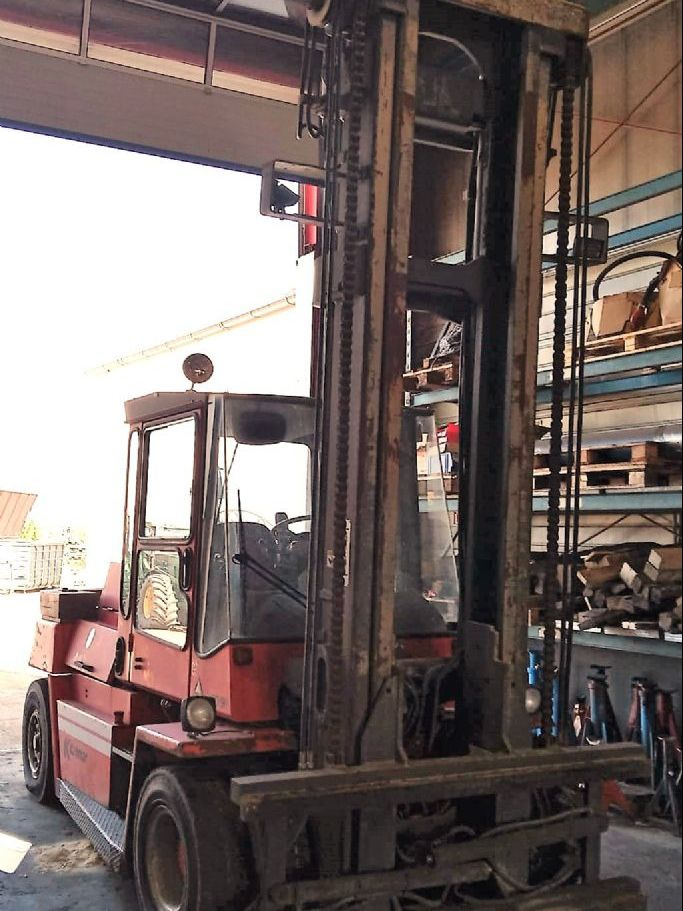 Kalmar DCD90-6L - Dízel targonca: 2 kép. Kalmar DCD90-6L - Dízel targonca: 2 kép.