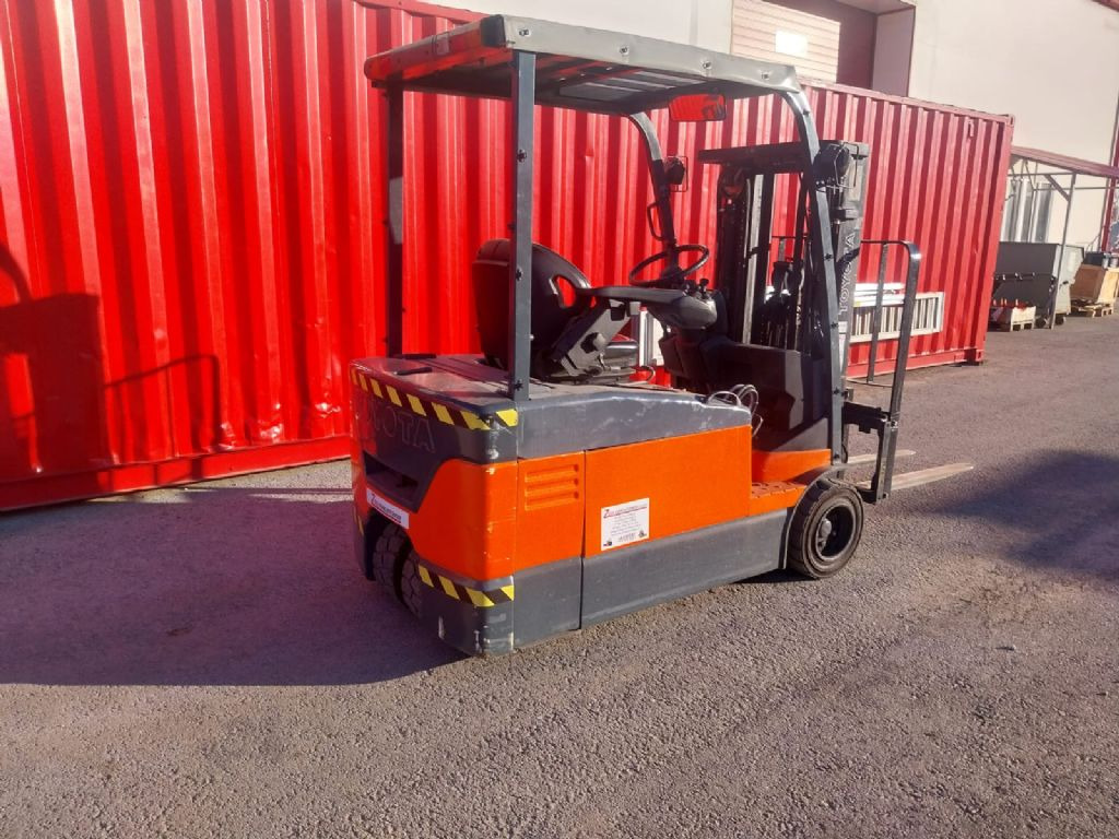 Toyota 7FBEF 20 - Elektromos targonca: 1 kép. Toyota 7FBEF 20 - Elektromos targonca: 1 kép.
