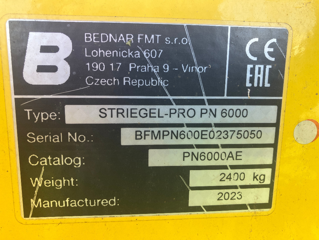 Bednar Striegel-Pro PN 6000 - Műtrágyaszóró gép: 2 kép. Bednar Striegel-Pro PN 6000 - Műtrágyaszóró gép: 2 kép.