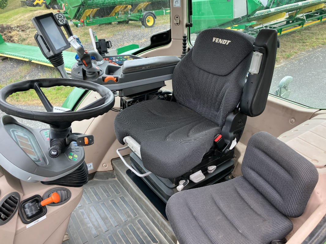 Fendt 724 PowerPlus mit Frontkraftheber - Traktor: 4 kép. Fendt 724 PowerPlus mit Frontkraftheber - Traktor: 4 kép.