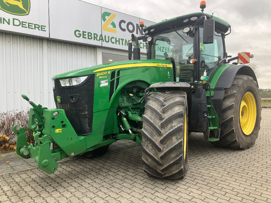John Deere 8400R - Traktor: 1 kép. John Deere 8400R - Traktor: 1 kép.