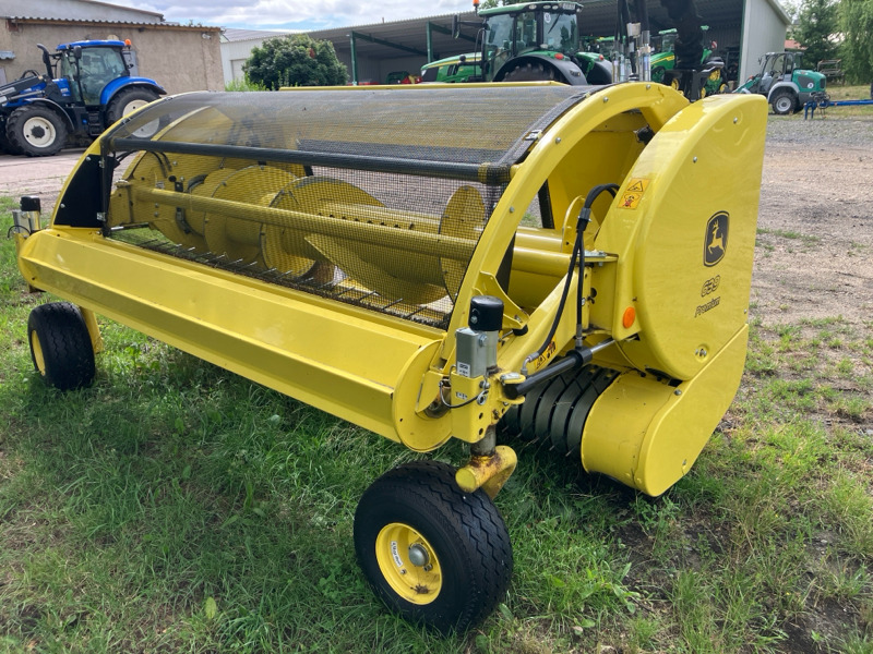 Betakarító gép John Deere 8600 mit Kemper 460 StalkBuster und 639 PickUp: 9 kép.