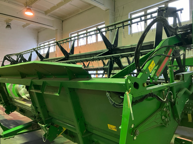 John Deere T560 mit 622R Schneidwerk - Kombájn: 3 kép. John Deere T560 mit 622R Schneidwerk - Kombájn: 3 kép.